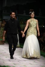 Kangna Ranaut walk the ramp for Shantanu Goenka at Wills India Fashion Week 2011 on 10th Oct 2011 (125).JPG